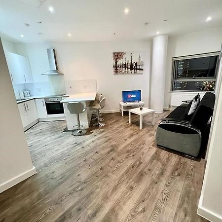 Immaculate Flat In West Croydon Apartment Екстериор снимка